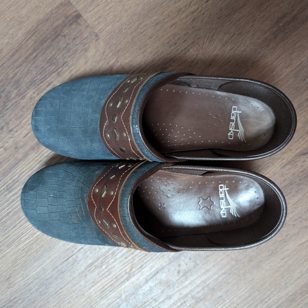 Dansko Women's Nurse's Shoes
